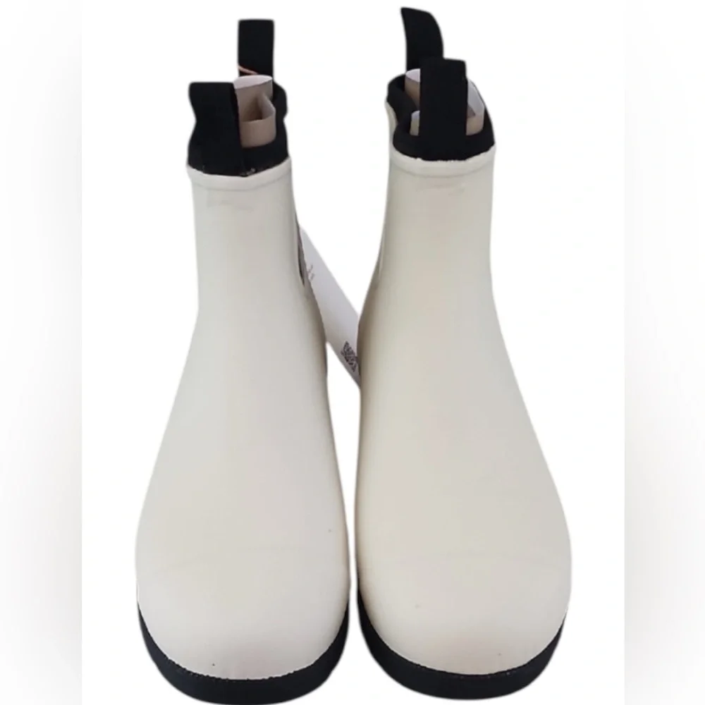 Quince Women's Ivory‎ and Black Winter Boots size 7